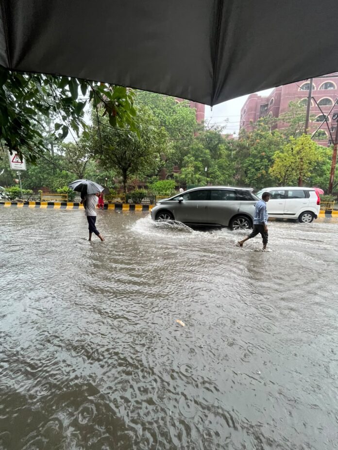 noida-news-rain-opened-the-system