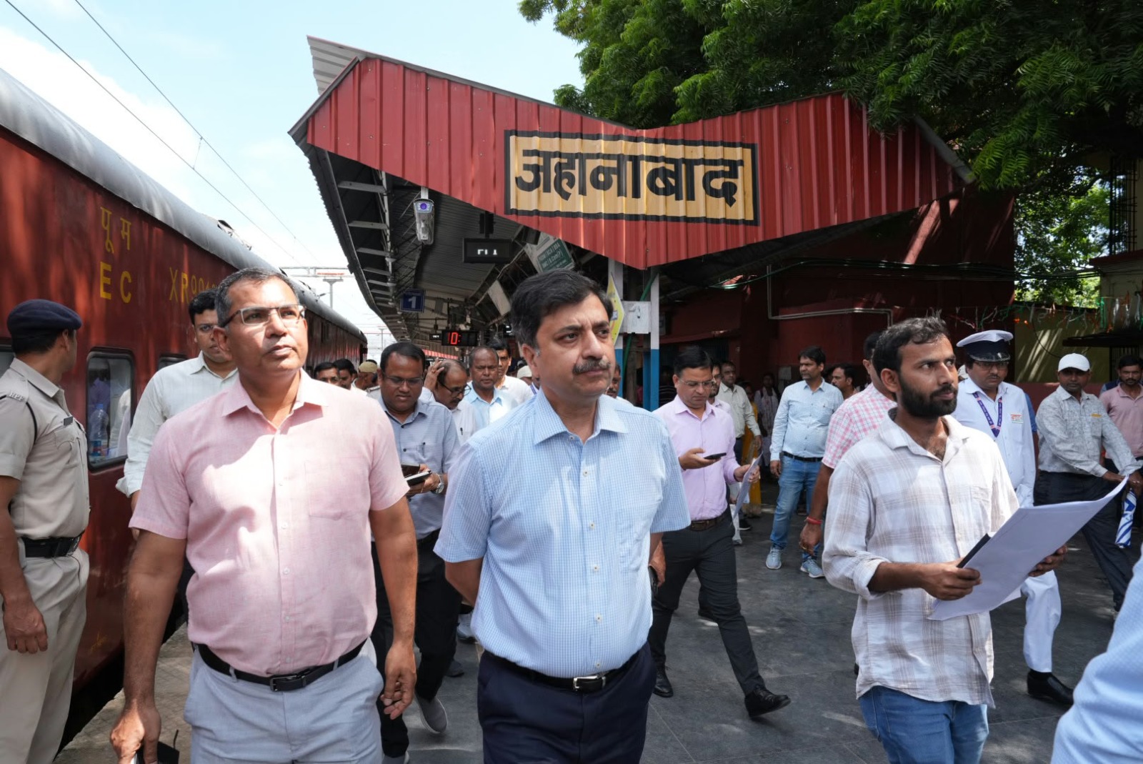 Indian Railways News: GM Dimpy Garg inspected several stations, including Jahanabad and Gaya, and issued instructions to accelerate redevelopment work.